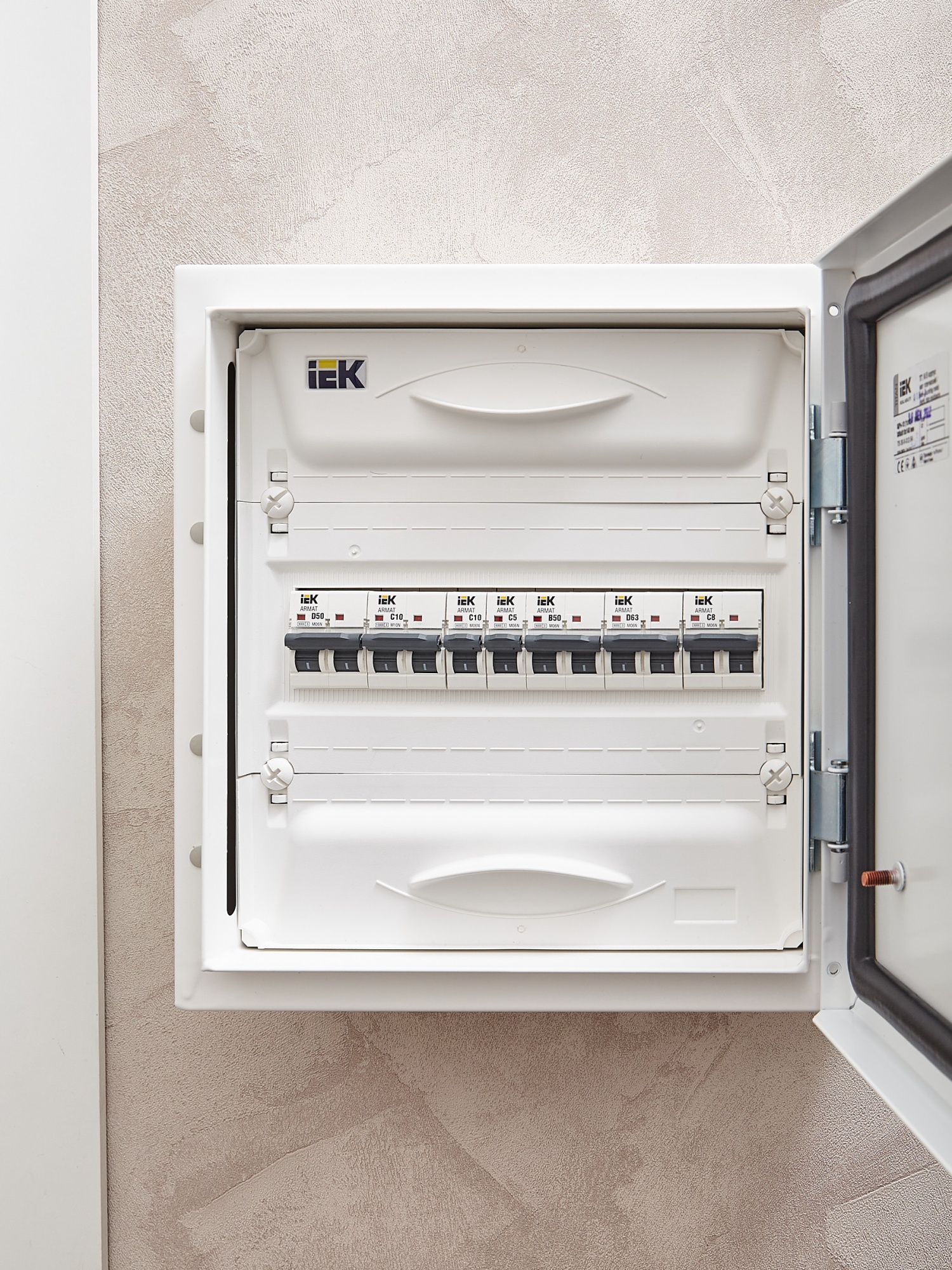 ARMAT Автоматический выключатель M06N 1P C 5А IEK