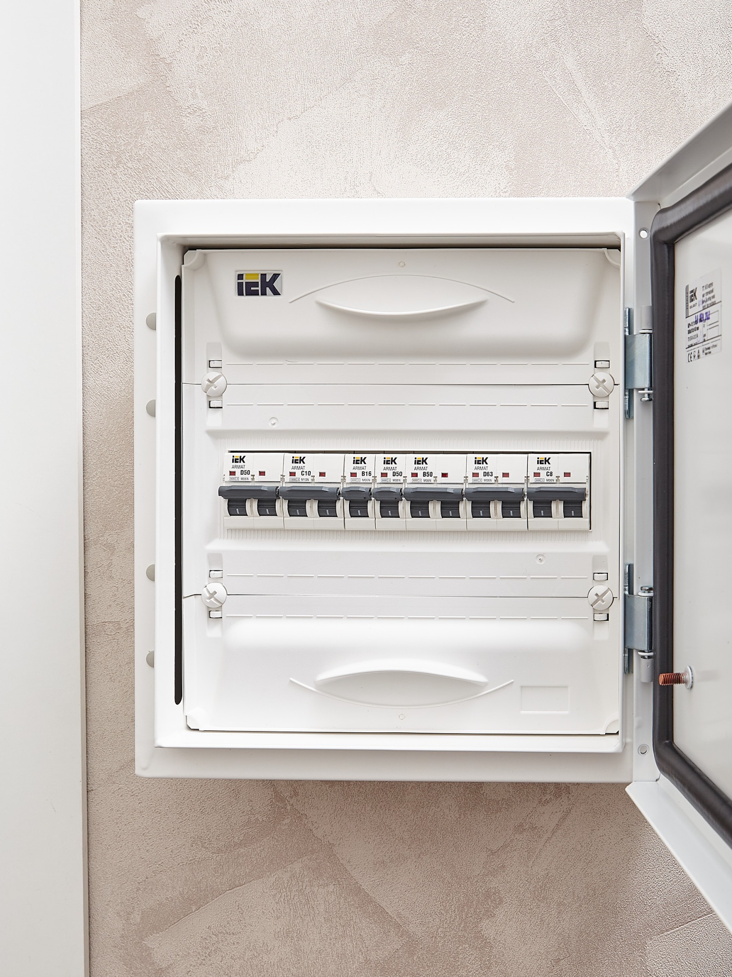 ARMAT Автоматический выключатель M06N 1P B 16А IEK