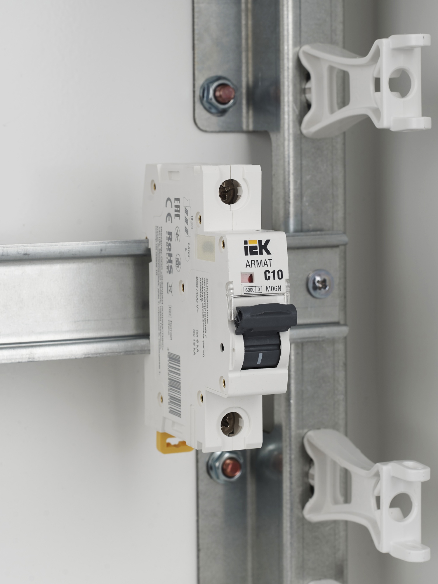 ARMAT Автоматический выключатель M06N 1P C 10А IEK